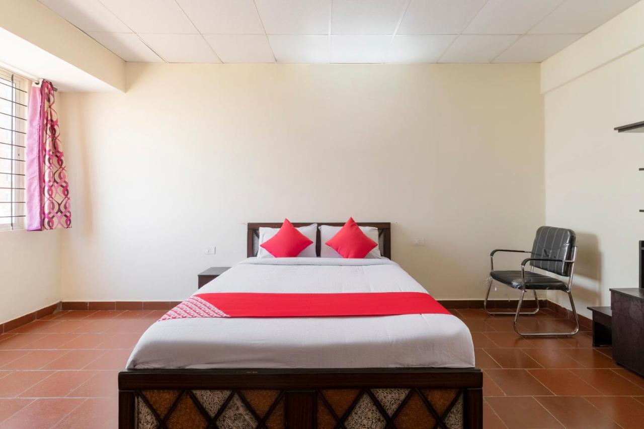 Oyo 49073 Whitefield Comforts Hotel Бангалор Екстериор снимка