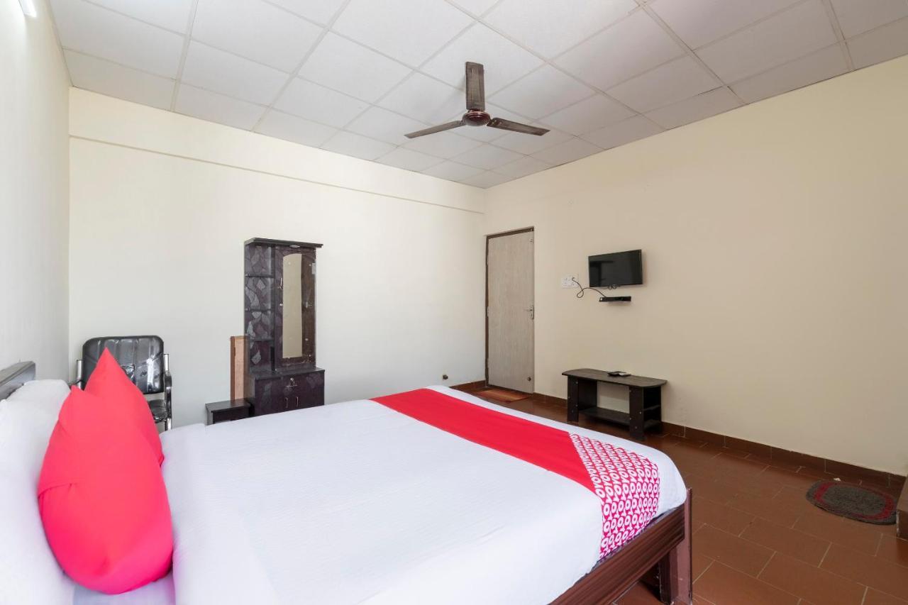 Oyo 49073 Whitefield Comforts Hotel Бангалор Екстериор снимка