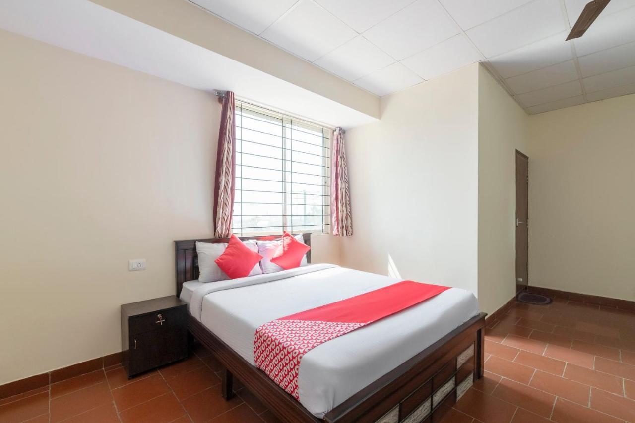 Oyo 49073 Whitefield Comforts Hotel Бангалор Екстериор снимка