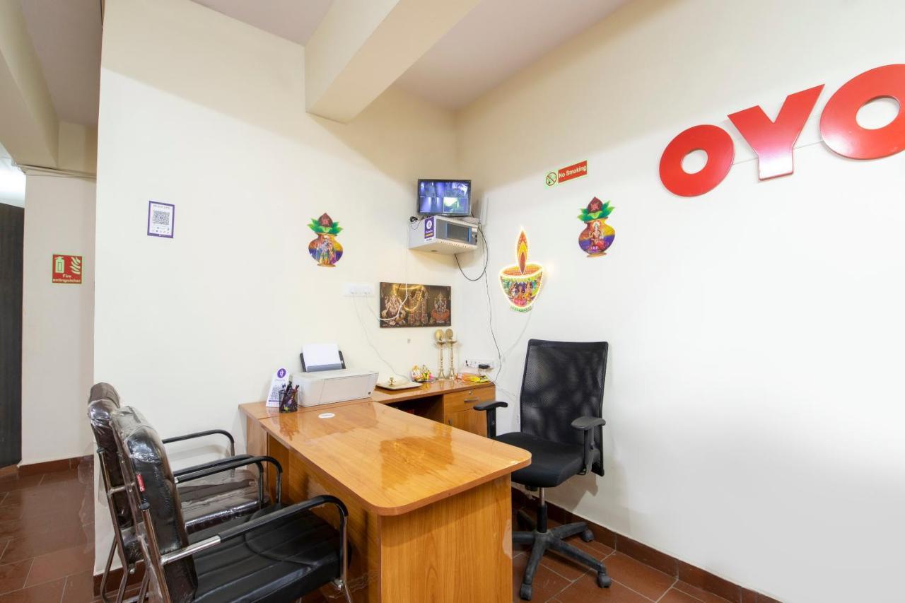 Oyo 49073 Whitefield Comforts Hotel Бангалор Екстериор снимка