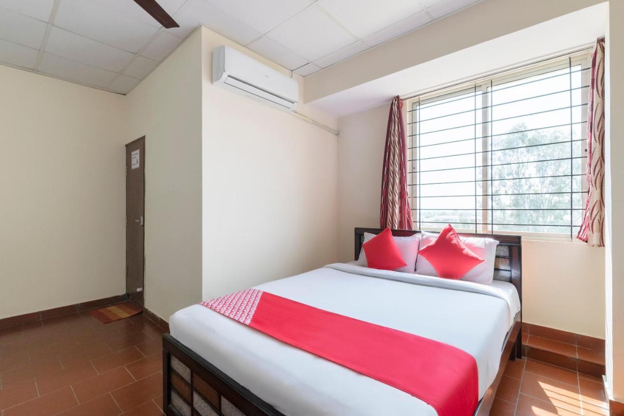 Oyo 49073 Whitefield Comforts Hotel Бангалор Екстериор снимка