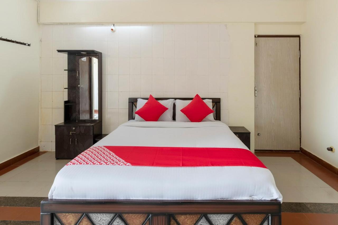 Oyo 49073 Whitefield Comforts Hotel Бангалор Екстериор снимка