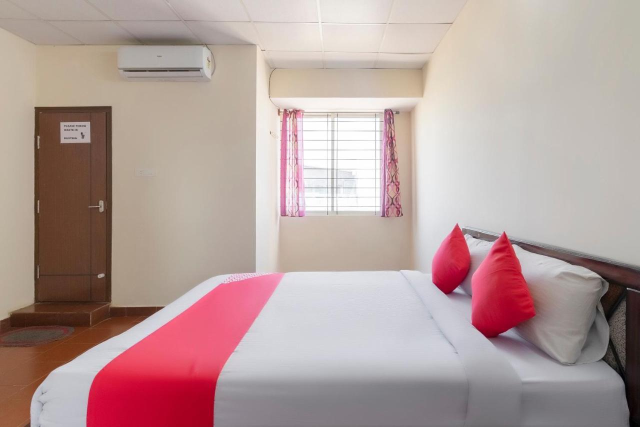 Oyo 49073 Whitefield Comforts Hotel Бангалор Екстериор снимка