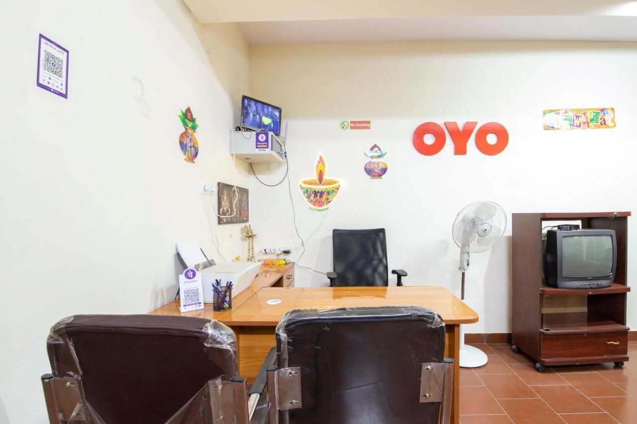 Oyo 49073 Whitefield Comforts Hotel Бангалор Екстериор снимка
